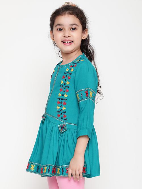 girls embroidered round neck top - 21707974 - Very Small Image - 1