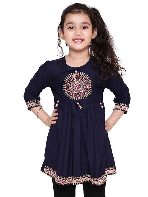 girls embroidered round neck top - 21707975 - Very Small Image - 1