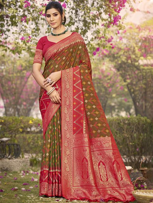 women self design bordered saree with blouse - 21708901 - Very Small Image - 1
