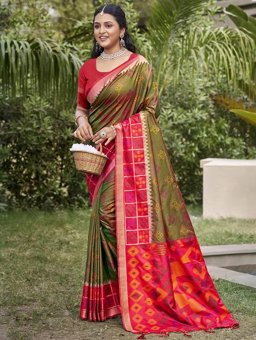 women self design bordered saree with blouse - 21708929 - Very Small Image - 1