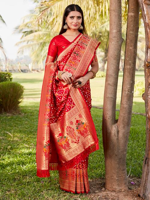 women self design banarasi saree with blouse - 21712946 - Very Small Image - 1