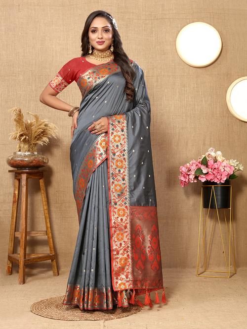 women self design banarasi saree with blouse - 21713109 - Very Small Image - 1