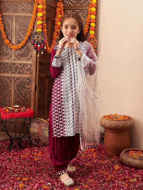 girls embroidered kurta salwar suit set - 21716085 - Very Small Image - 1