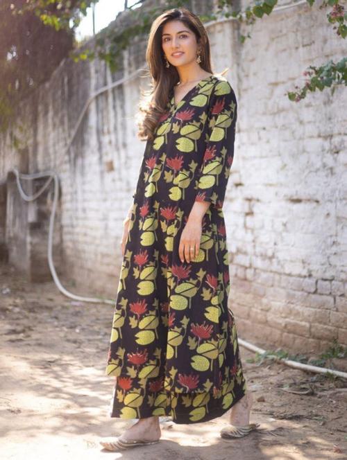 women floral printed v neck kurta palazzo set - 21716629 - Very Small Image - 1
