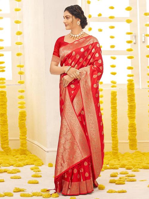 women self design banarasi saree with blouse - 21723112 - Very Small Image - 1
