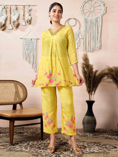 women floral v neck kurta pant co-ord sets - 21729649 - Very Small Image - 1