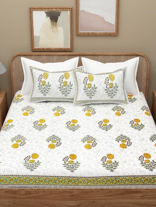 printed bedsheet with coordinated pillow covers  - 21732955 - Very Small Image - 1