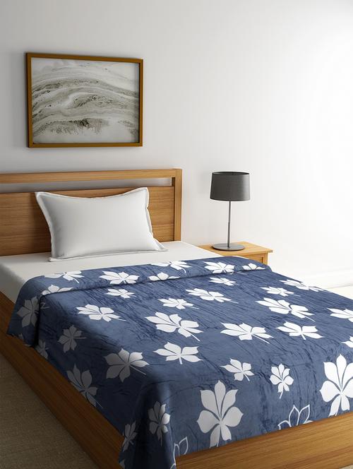  printed microfibre light weight blanket - 21733741 - Very Small Image - 1