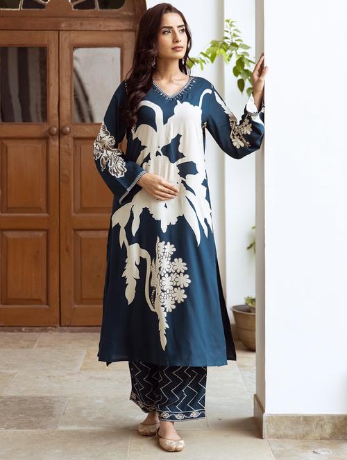women floral printed v neck kurta palazzo set - 21742090 - Very Small Image - 1