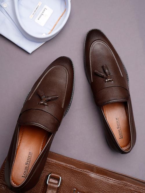 Men Solid Slip On Tassel Detailed Moccasin Shoes - 21747892 - Very Small Image - 1