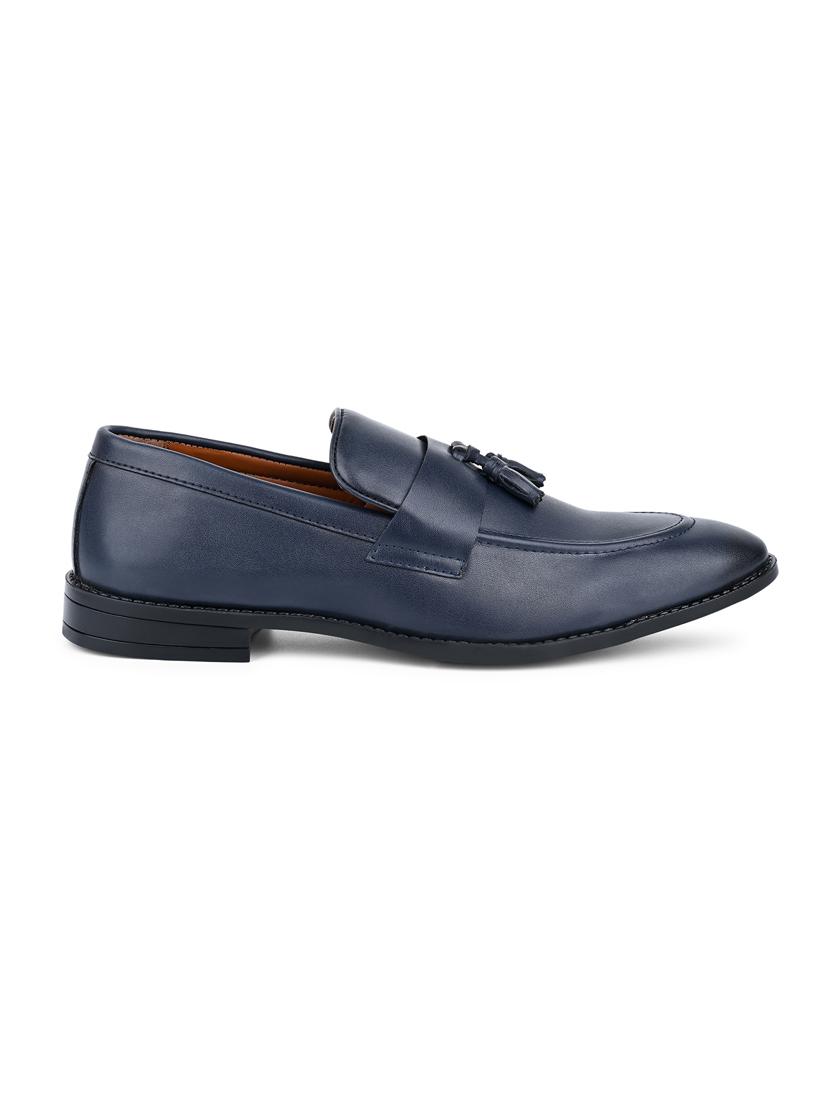 men solid slip on tassel detailed moccasin shoes - 21747893 - Zoom Image - 2