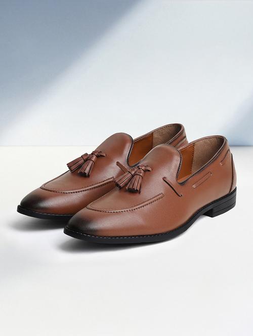 Men Solid Slip On Tassel Detailed Boatshoes - 21747906 - Very Small Image - 1