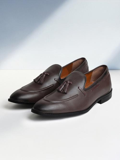 Men Solid Slip On Tassel Detailed Boatshoes - 21747908 - Very Small Image - 1