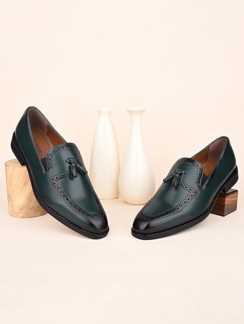 men solid slip on tassel detailed moccasin shoes - 21747940 - Very Small Image - 1