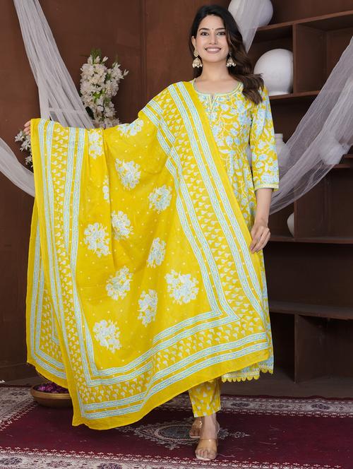 women three quarter sleeve kurta pant with dupatta set - 21785067 - Very Small Image - 1