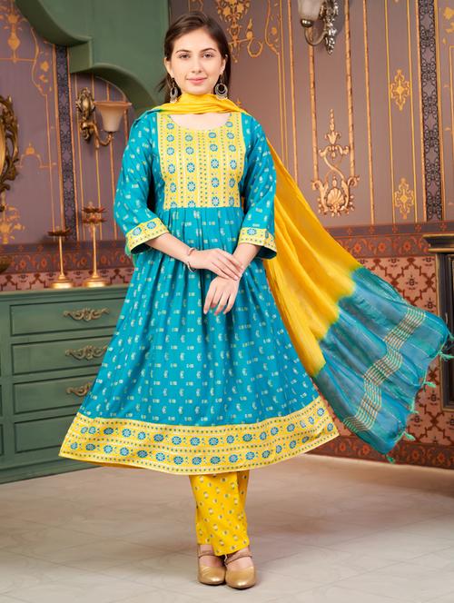 girls three quarter sleeve kurta pant with dupatta set - 21786429 - Very Small Image - 1