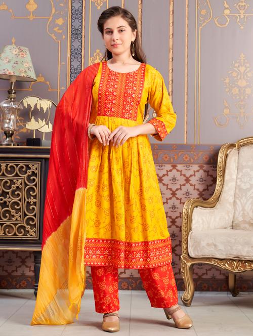 girls three quarter sleeve kurta pant with dupatta set - 21786432 - Very Small Image - 1