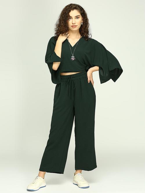 women solid overlap neck crop top - 21840753 - Very Small Image - 1