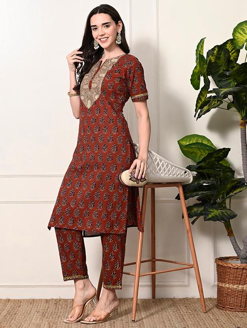 women printed & embroidered kurta and pant set - 21899127 - Very Small Image - 1