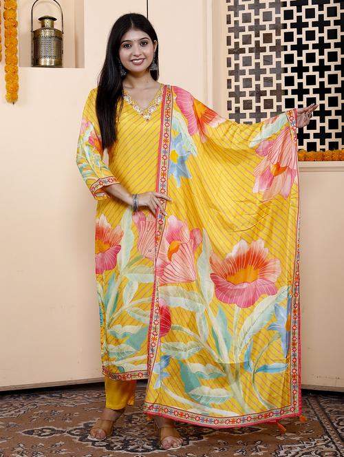 women three quarter sleeve kurta pant with dupatta set - 21901613 - Very Small Image - 1