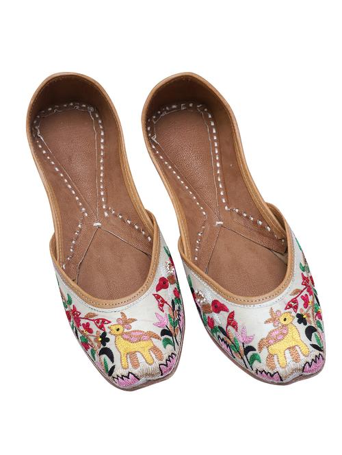 women handmade embroidered punjabi jutti - 21904333 - Very Small Image - 1