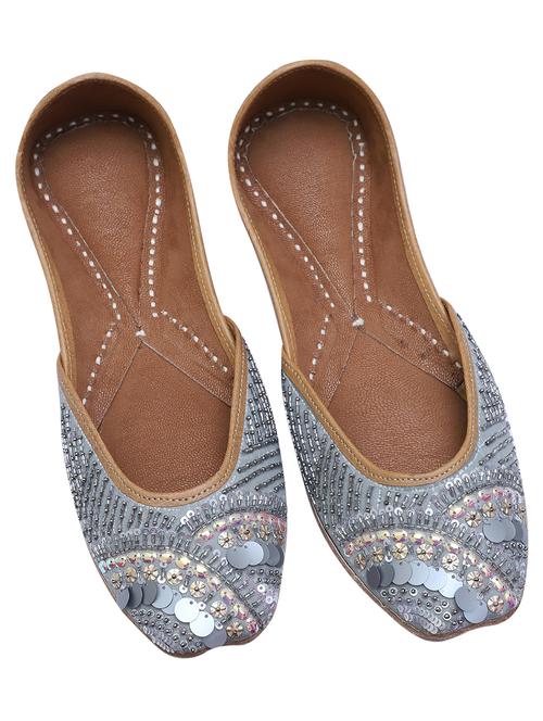 women handmade embroidered punjabi jutti - 21904336 - Very Small Image - 1