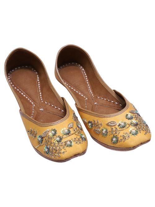 women handmade embroidered punjabi jutti - 21904343 - Very Small Image - 1