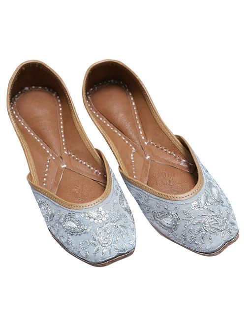 women handmade embroidered punjabi jutti - 21904350 - Very Small Image - 1