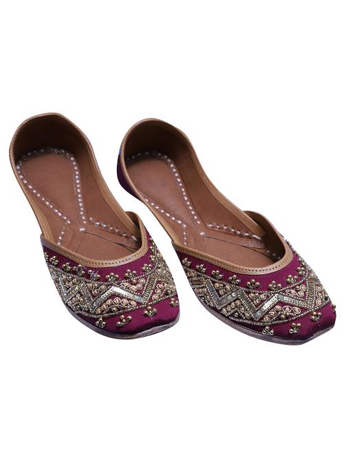 women handmade embroidered punjabi jutti - 21904401 - Very Small Image - 1