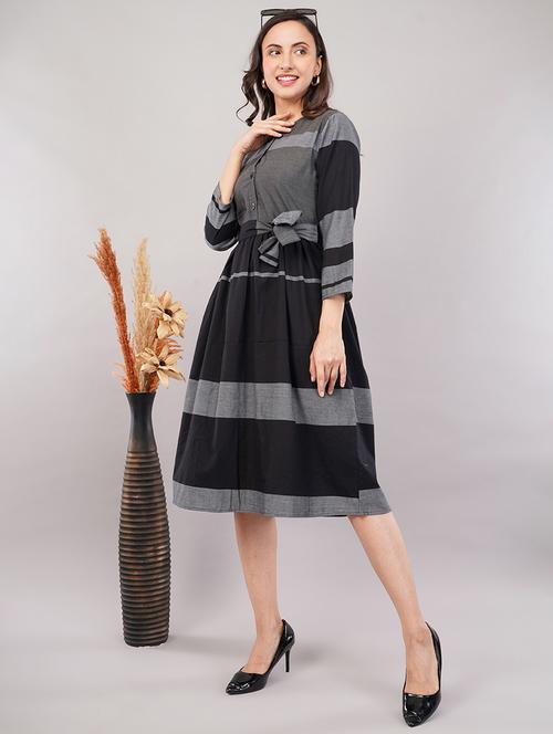 women color blocked round neck a-line dress - 21905221 - Very Small Image - 1