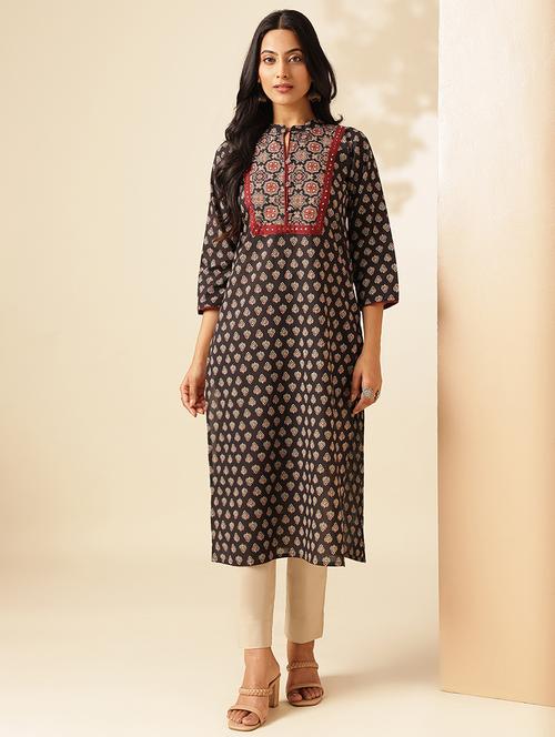 Women Three Quarter Sleeve Straight Kurta - 21909586 - Very Small Image - 1
