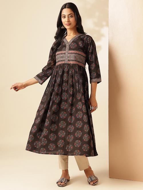women three quarter sleeve flared kurta - 21909593 - Very Small Image - 1