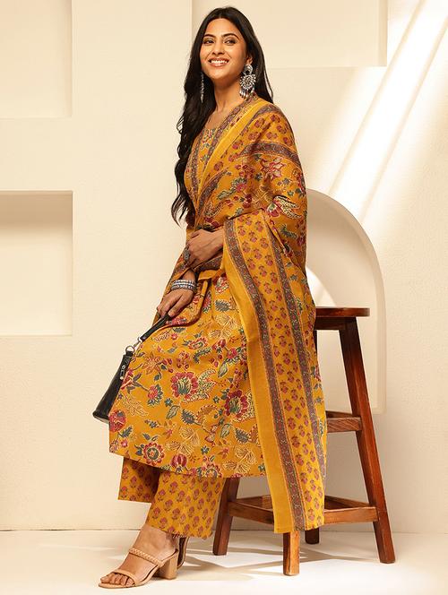 women three quarter sleeve kurta palazzo with dupatta set - 21909948 - Very Small Image - 1