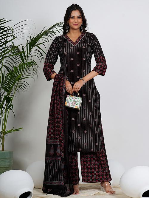 women three quarter sleeve kurta palazzo with dupatta set - 21910374 - Very Small Image - 1
