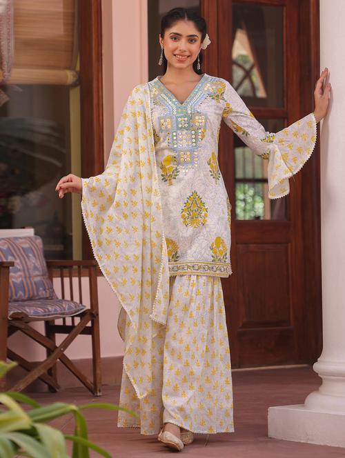 women bell sleeve kurta sharara with dupatta set - 21925595 - Very Small Image - 1