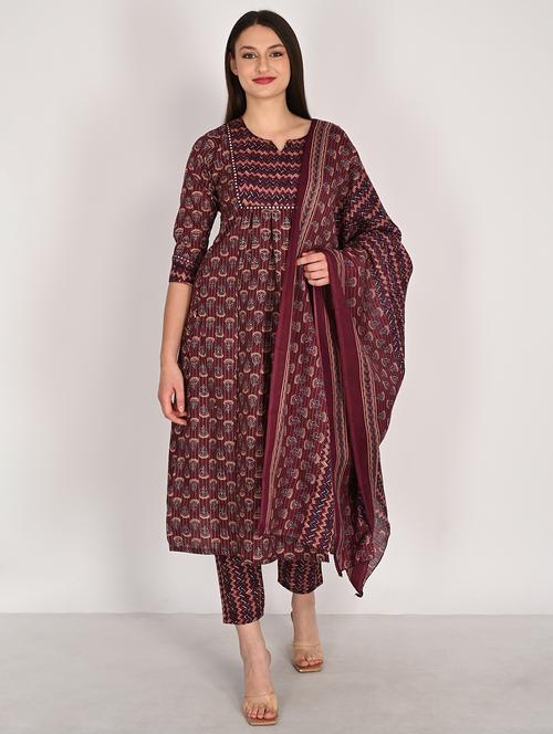 women three quarter sleeve kurta pant with dupatta set - 21930373 - Very Small Image - 1