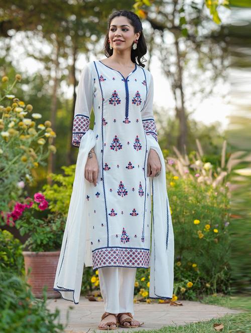 women three quarter sleeve kurta pant with dupatta set - 21941553 - Very Small Image - 1