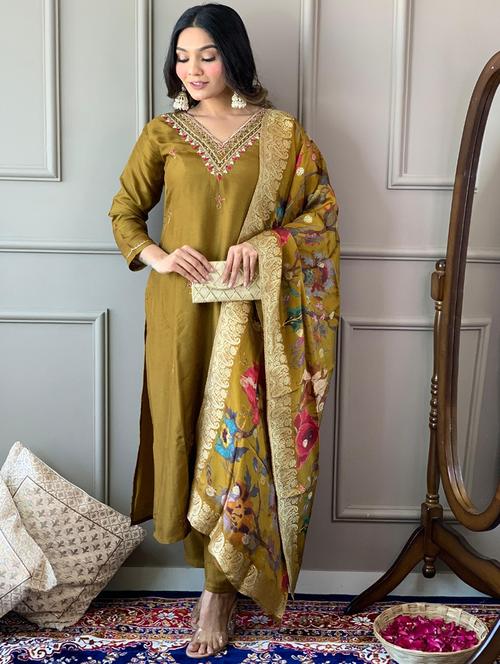 women three quarter sleeve kurta pant with dupatta set - 21954159 - Very Small Image - 1