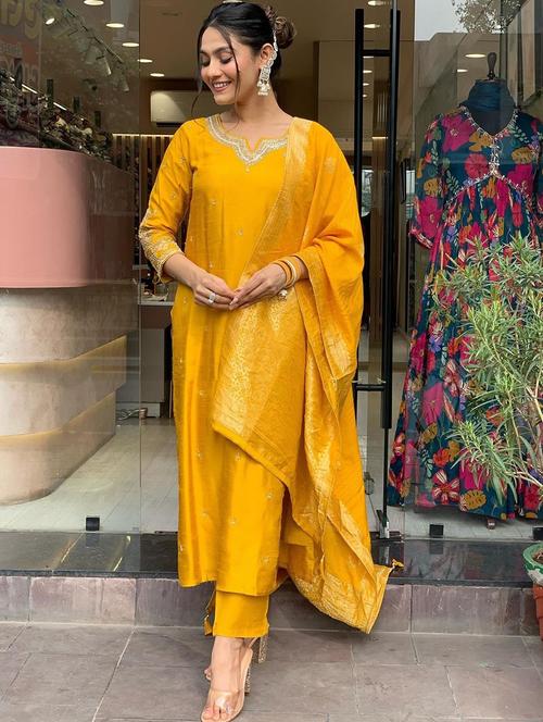 women three quarter sleeve kurta pant with dupatta set - 21954171 - Very Small Image - 1