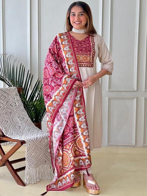 women three quarter sleeve kurta pant with dupatta set - 21954207 - Very Small Image - 1