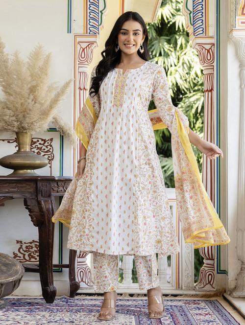 women three quarter sleeve anarkali kurta pant with dupatta set - 21956187 - Very Small Image - 1