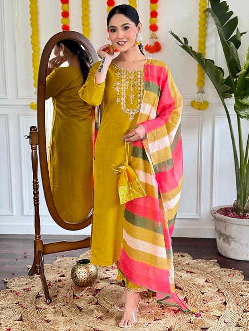 women three quarter sleeve kurta pant with dupatta set - 21961687 - Very Small Image - 1