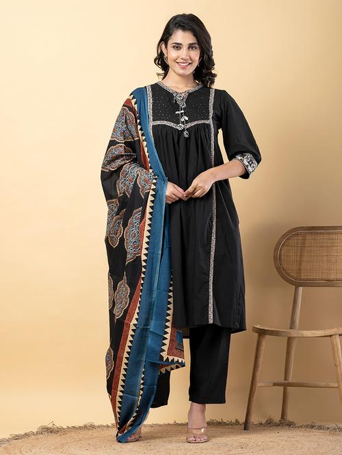 women three quarter sleeve kurta pant with dupatta set - 21962307 - Very Small Image - 1
