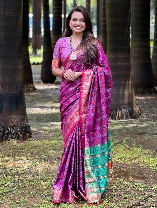 women self design patola saree with blouse - 21964304 - Very Small Image - 1