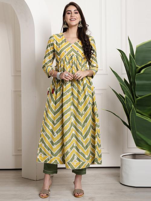 women printed kurta and pant with dupatta set - 21964928 - Very Small Image - 1