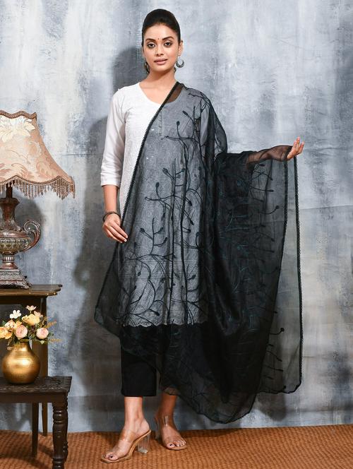 women solid with work embroidered dupatta  - 21965772 - Very Small Image - 1