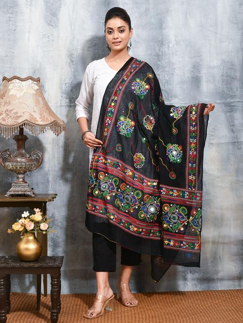 women solid with work embroidered dupatta  - 21965823 - Very Small Image - 1