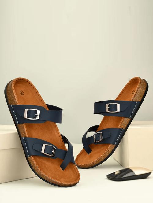 men solid toe separator sandal - 21966208 - Very Small Image - 1