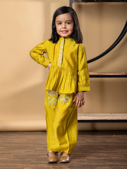 Girls Embroidered Long Sleeve Kurta And Palazzo Set - 21967200 - Very Small Image - 1
