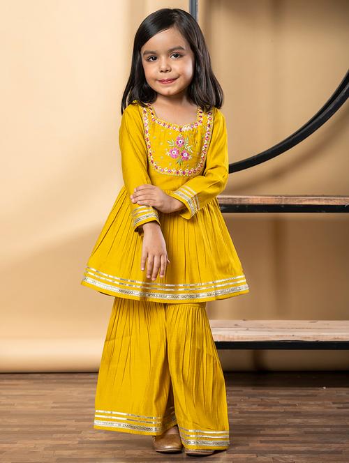 Girls Gota Detailed Long Sleeve Kurta And Sharara Set - 21967203 - Very Small Image - 1
